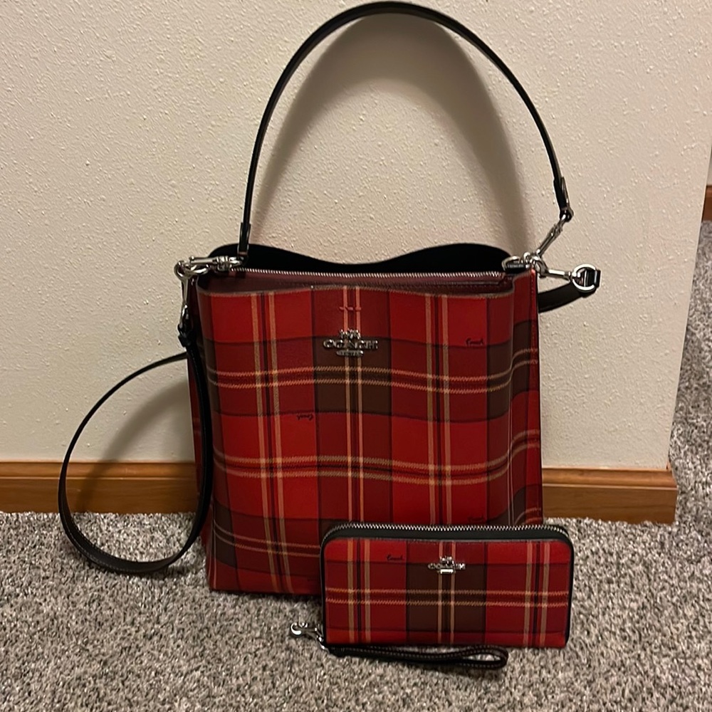 Beautiful Coach bucket bag and wallet